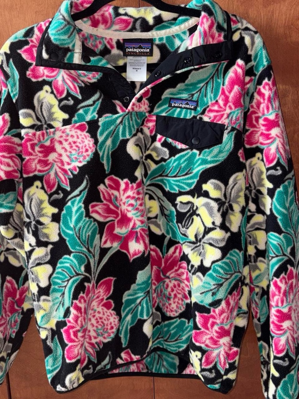 Patagonia Women’s Black Floral Hawaiian Synchilla Snap-T Fleece Pullover - Picture 1 of 3